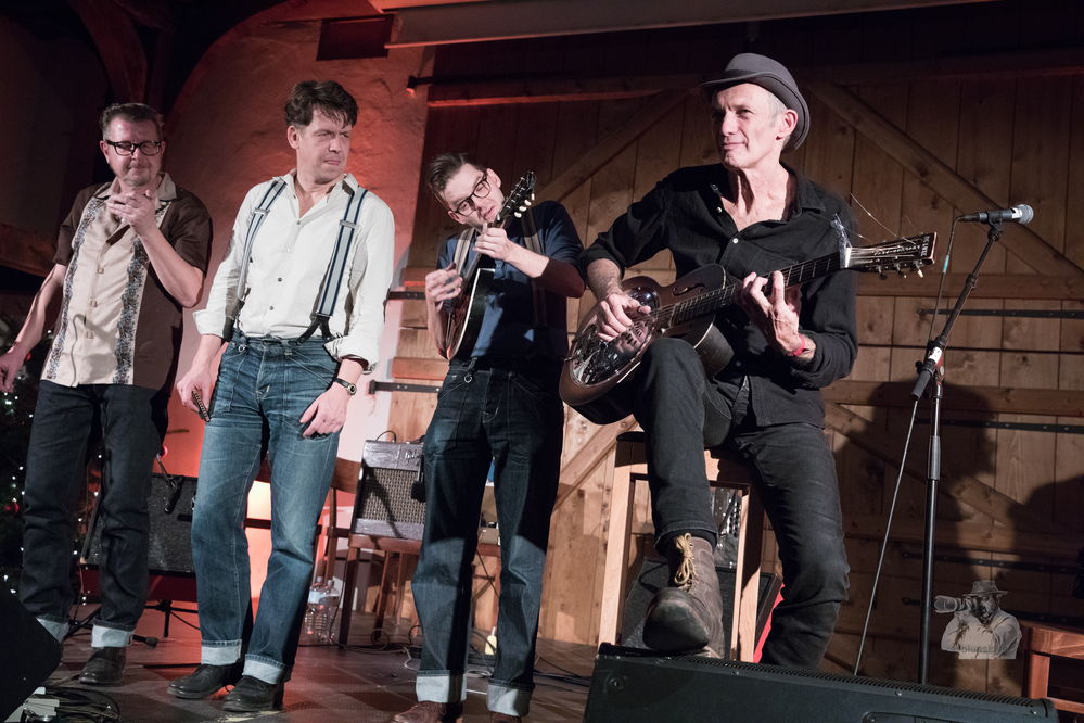  Peter Crow C,  Abi Wallenstein, 
