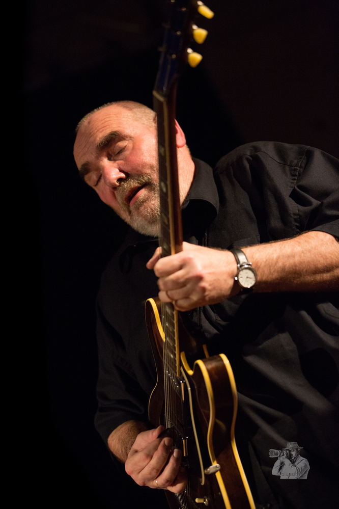  Bernd Simon, 
